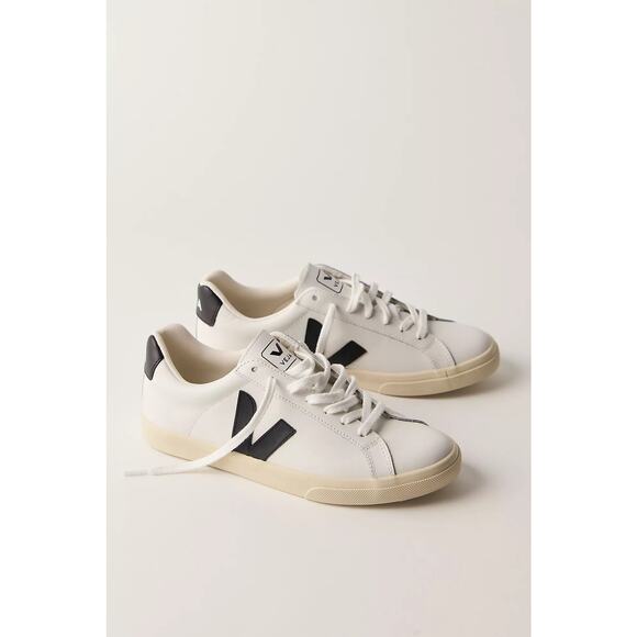 VEJA Shoes - Veja Esplar White Low Top Leather Lace Up Sporty Track Sneakers Women’s Size 8